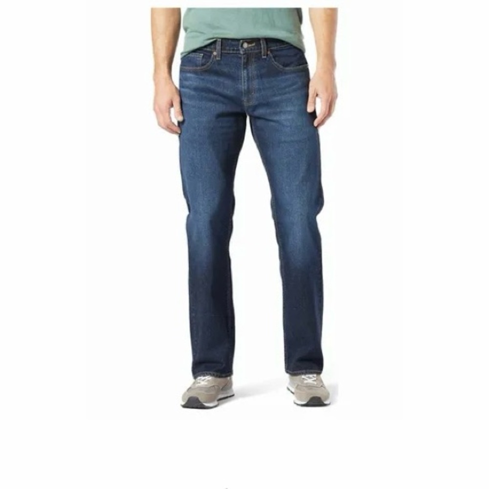 EUC Levi’s Signature Gold relaxed straight fit Men's Jeans size 28 medium wash